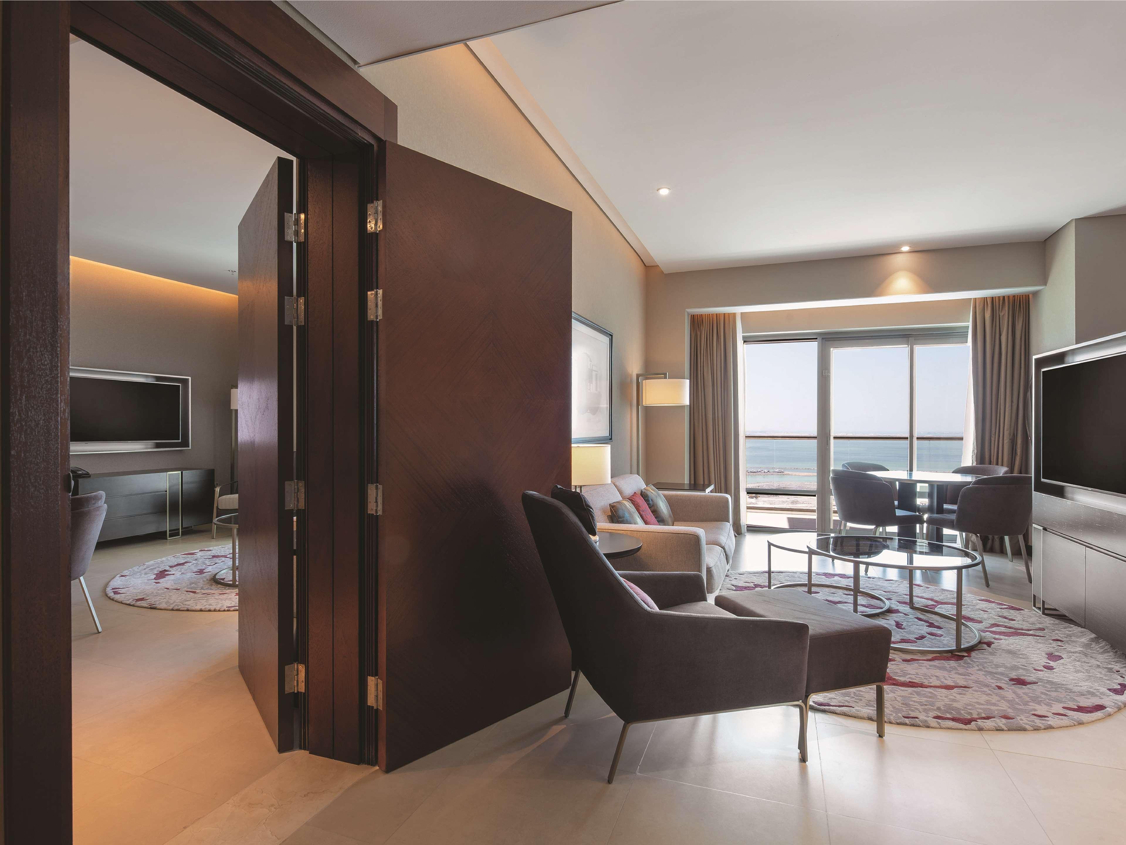 Hilton The Pearl 5*