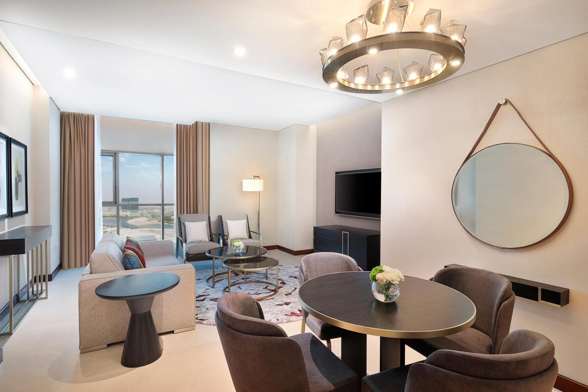 Hilton The Pearl 5*